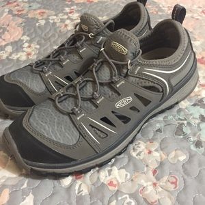 New! KEEN Slip-on Tennis Shoes! Easy Comfort! 9